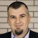 Jak należy montować dachówki płaskie przy oknach połaciowych?