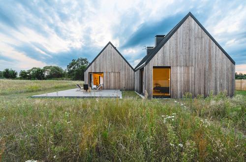Wyprowadzić architekturę na łąkę